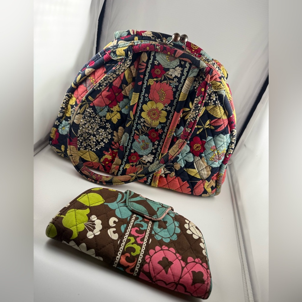 Set of Vera Bradley handbag and a wallet . Patterned Women's Bag. Floral .